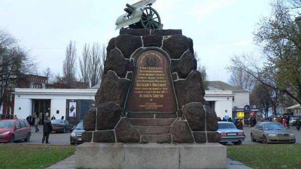 Памятник рабочим завода Арсенал в Киеве