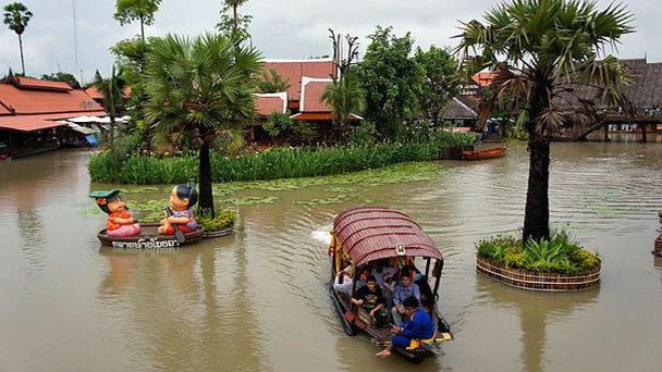 Деревня слонов в Айютайи