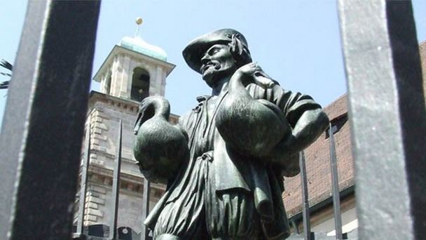 Мужичок с гусями в Баварии Мужичок с гусями в Баварии