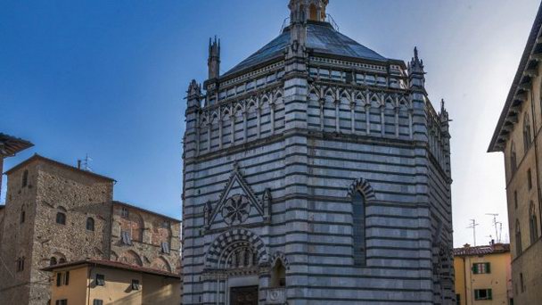 Баптистерий Иоанна Крестителя (Battistero di San Giovanni in corte) в Тоскане