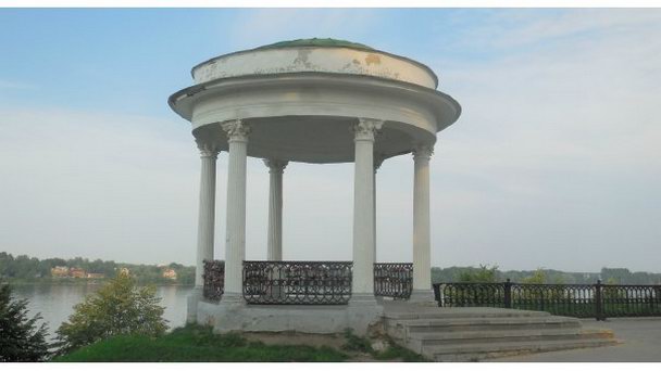 Беседка на Волжской набережной 17 век в Ярославле