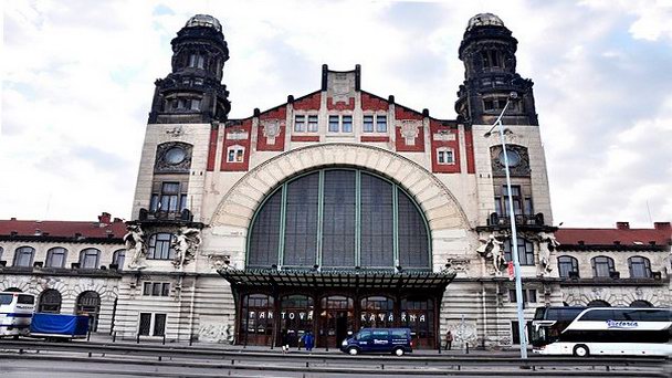 Главный железнодорожный вокзал в Праге Главный железнодорожный вокзал в Праге