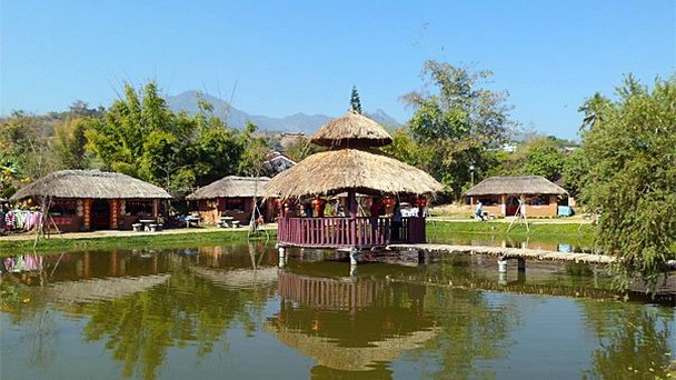 Деревня Сантичон в Мей-Хонг-Соне