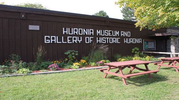 Исторический музей Huronia в Онтарио Исторический музей Huronia в Онтарио