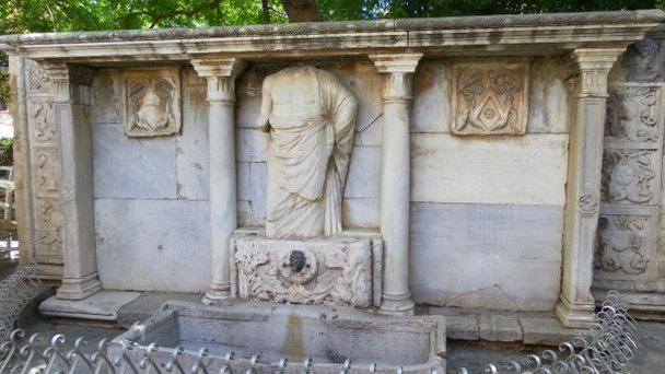 Фонтан Бембо на Острове Крит