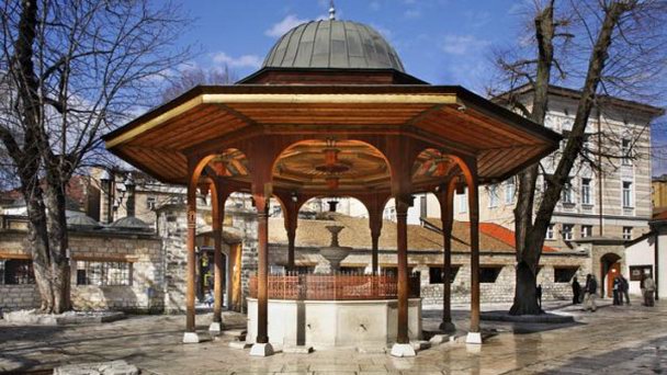 Фонтан во дворе мечети Гази Хусрев-бей в Сараево