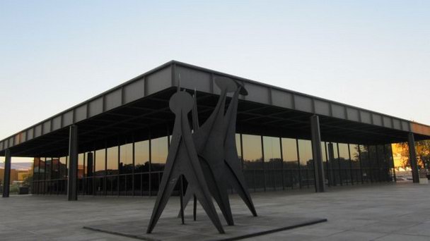 Скульптура Стабили в Берлине