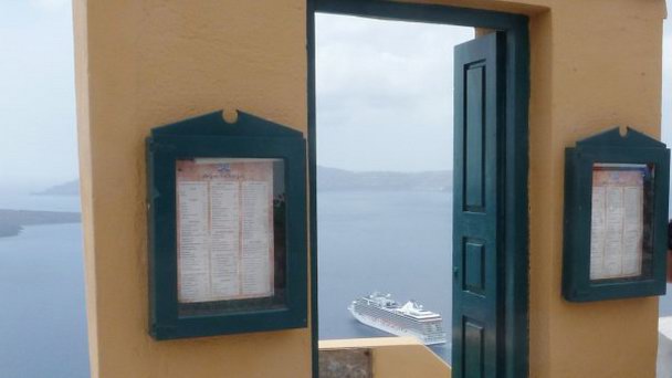 Двери Фиры на Санторини