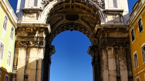 Триумфальная арка в Лиссабоне Триумфальная арка в Лиссабоне