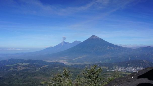 Вулкан Пакайя в Антигуа-Гуатемале Вулкан Пакайя в Антигуа-Гуатемале