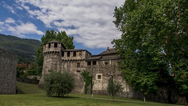 Замок Висконти в Тичино