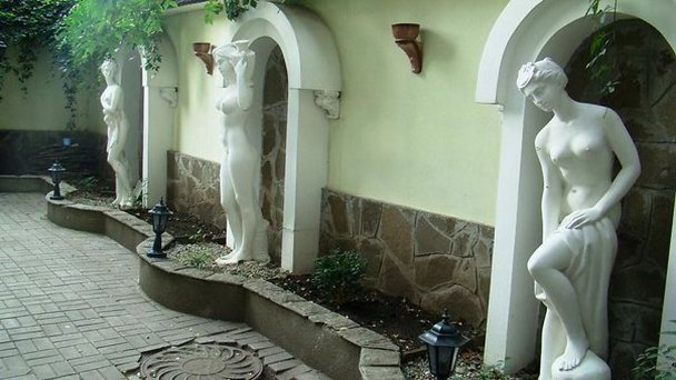 Скульптурный дворик в Ростове-на-Дону