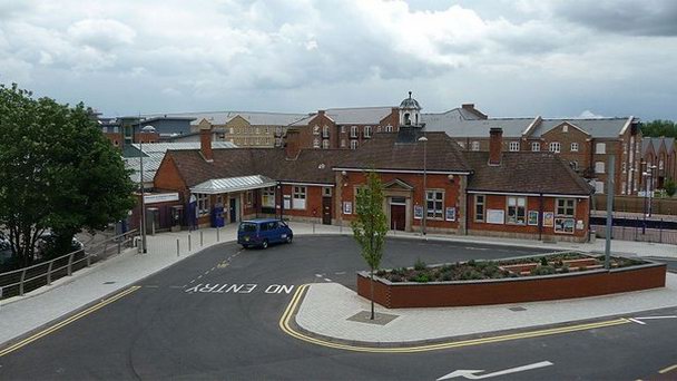 Железнодорожная станция Эйлсбери в Англии