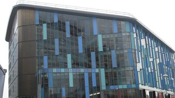 Центральная библиотека Кардиффа в Уэльсе