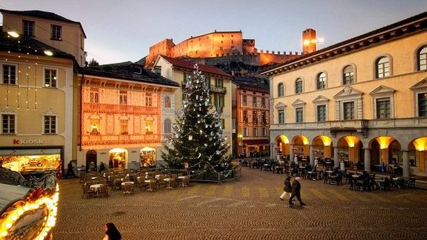 Коллегиальная площадь в Тичино