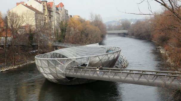Культурно-выставочный комплекс Муринсель на искусственном островке в Штирии