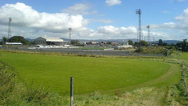 Стадион Oriel Park в Дандолке