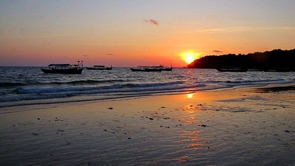 Пляж Охчутил в Сиануквиле