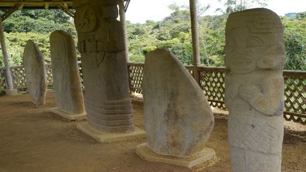 Алтарь Эль Таблон в Сан-Агустине