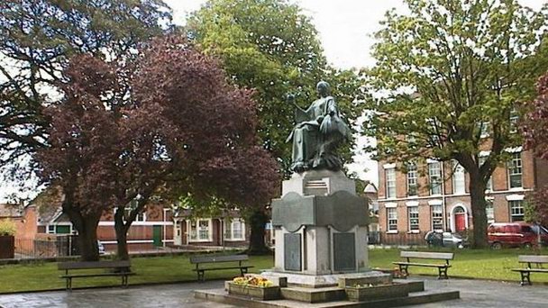 Военный мемориал Бриджуотер в Англии