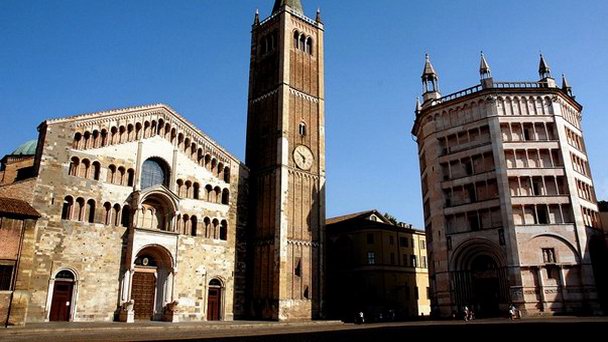 Пьяцца Дуомо в Эмилия Романии Пьяцца Дуомо в Эмилия Романии