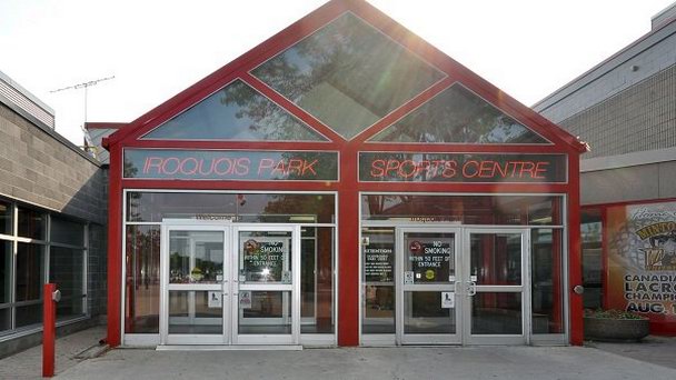 Спортивный центр Iroquois Park в Онтарио