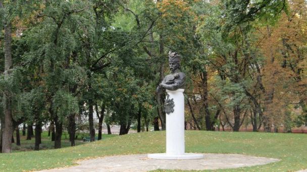 Памятник гетману Мазепе в Чернигове Памятник гетману Мазепе в Чернигове