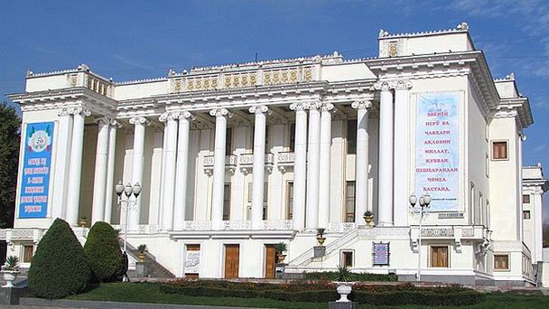 Таджикский Академический Театр оперы и балета им. Садриддина Айни в Душанбе