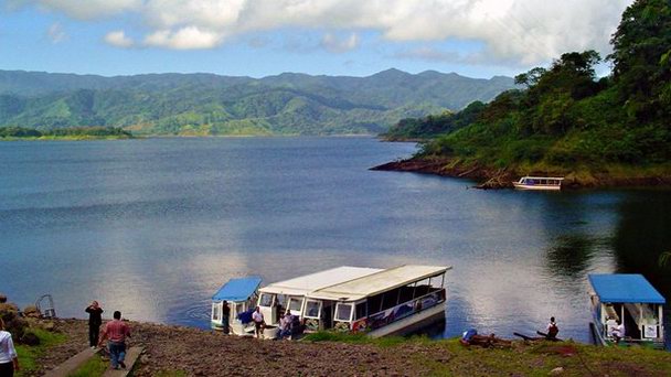 Озеро Ареналь в Гуанакасте Озеро Ареналь в Гуанакасте