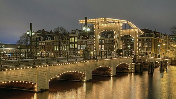 Мост Магере Брюг в Амстердаме