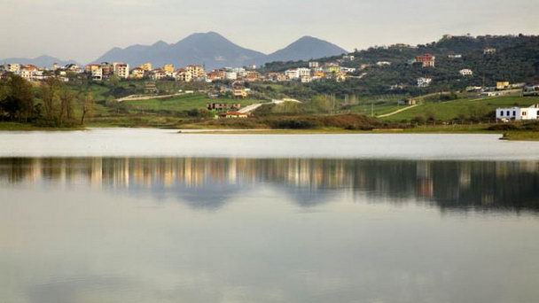 Искусственное озеро в Тиране в Тиране Искусственное озеро в Тиране в Тиране