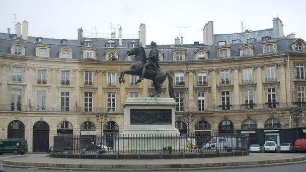 Площадь Побед в Париже