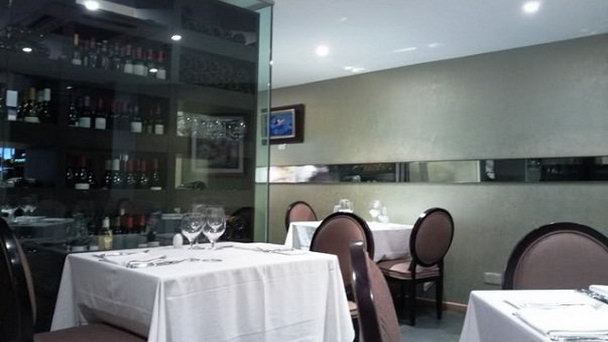 Ресторан Absinthe в Сингапуре