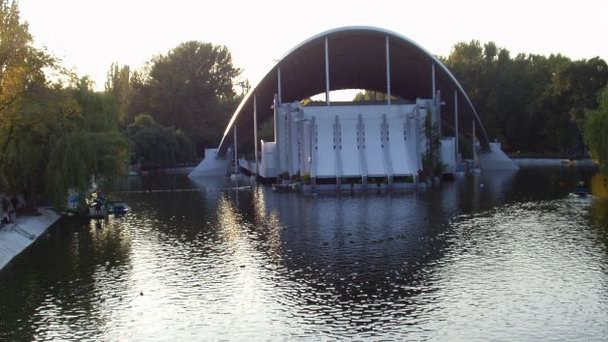 Летний театр в парке им. Глобы в Днепропетровске