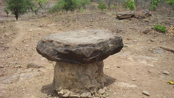 Мистический камень в Ларабанге в Моле