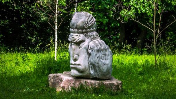 Могила Льва в Могилеве