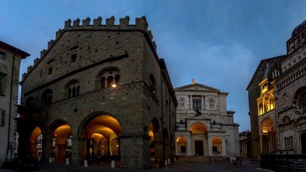 Площадь Кафедрального Собора в Бергамо