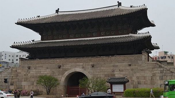 Ворота Хынъинджимун в Сеуле Ворота Хынъинджимун в Сеуле