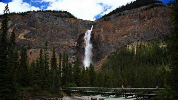 Водопад Такаккау в Британской Колумбии