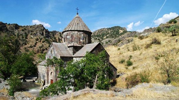 Монастырь Гндеванк в Джермуке