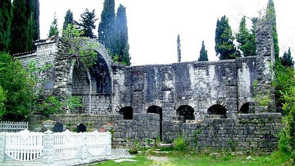 Храм VI века п. Цандрипш в Гагре