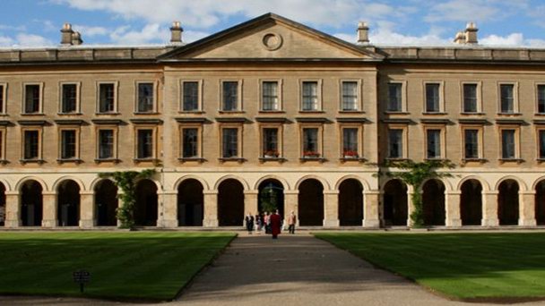 Магдален-колледж в Англии