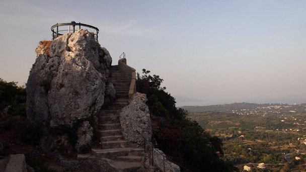 Смотровая площадка Трон кайзера на Керкире Смотровая площадка Трон кайзера на Керкире