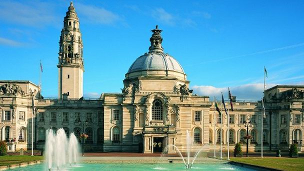 Сити-холл в Кардиффе в Уэльсе