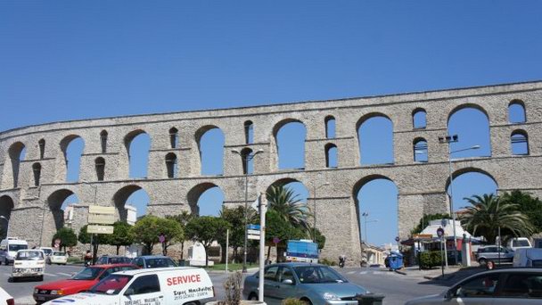 Акведук Камарес в Кавале