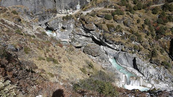 Ущелье реки Боте Коси в Катманду Ущелье реки Боте Коси в Катманду