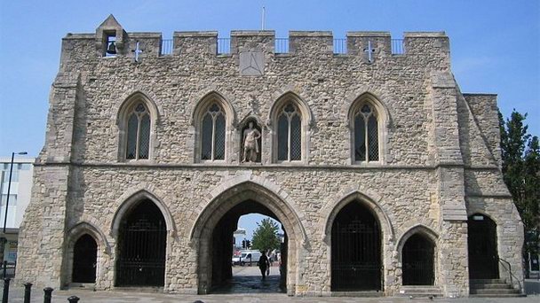 Ворота Bargate в Англии