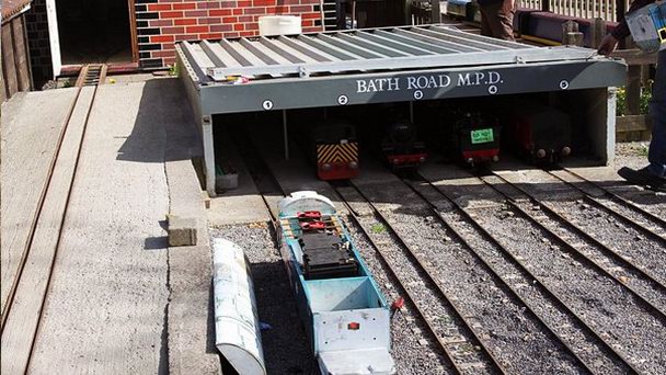 Миниатюрная железная дорога Строуберри Лайн в Англии Миниатюрная железная дорога Строуберри Лайн в Англии