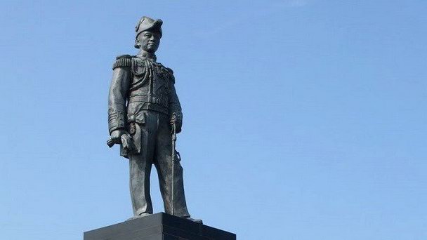 Памятник адмиралу Krom Luang Jumborn Khet Udomsakdi в Паттайи