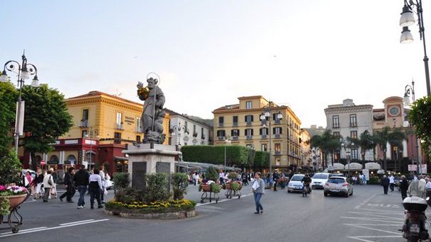 Площадь Торкуато Тассо в Сорренто